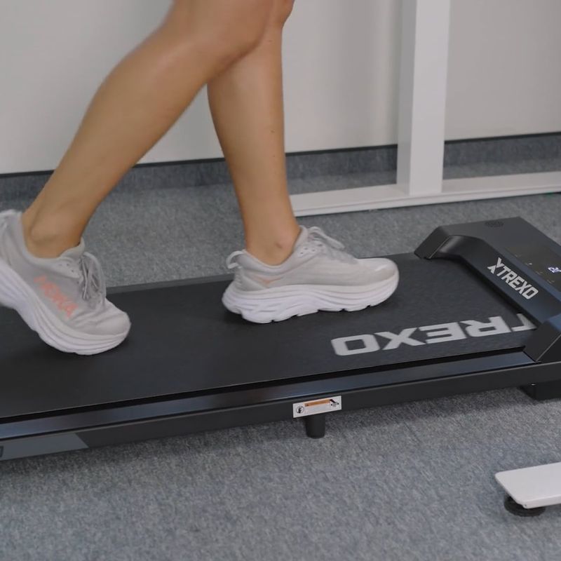 Elektromos futópad XTREXO Walking Pad W100 fekete 17